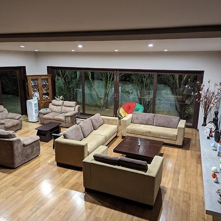 Thalangama Lakeview Lodge Battaramulla Bagian luar foto