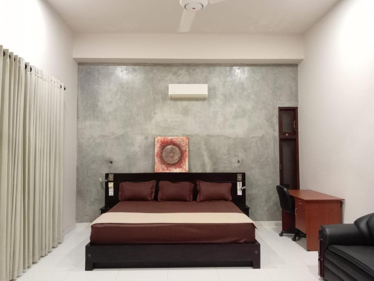 Thalangama Lakeview Lodge Battaramulla Bagian luar foto