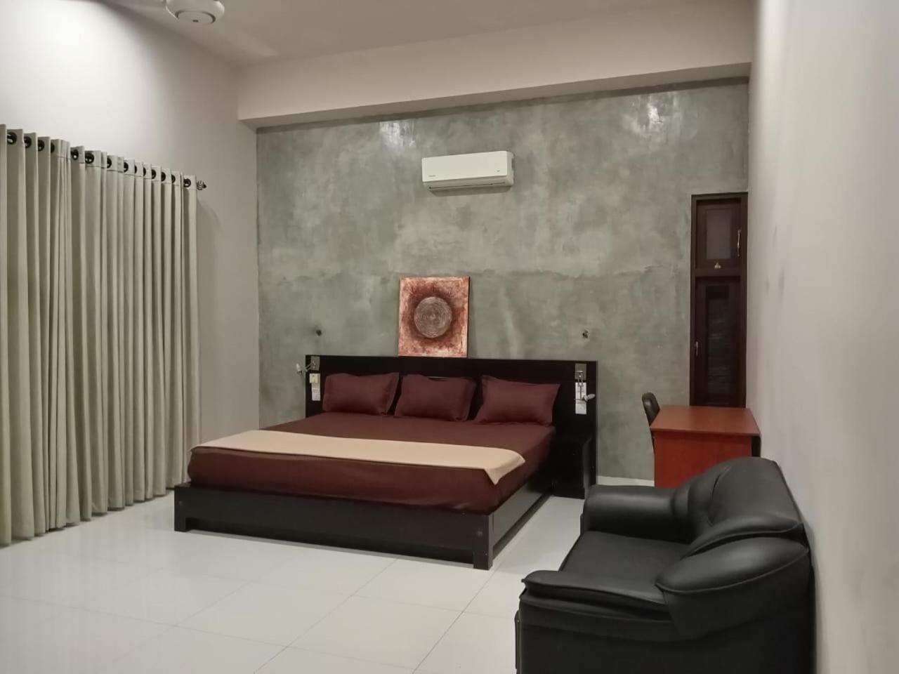 Thalangama Lakeview Lodge Battaramulla Bagian luar foto