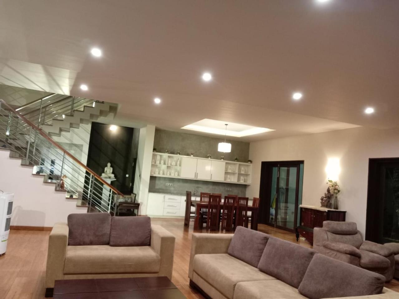 Thalangama Lakeview Lodge Battaramulla Bagian luar foto