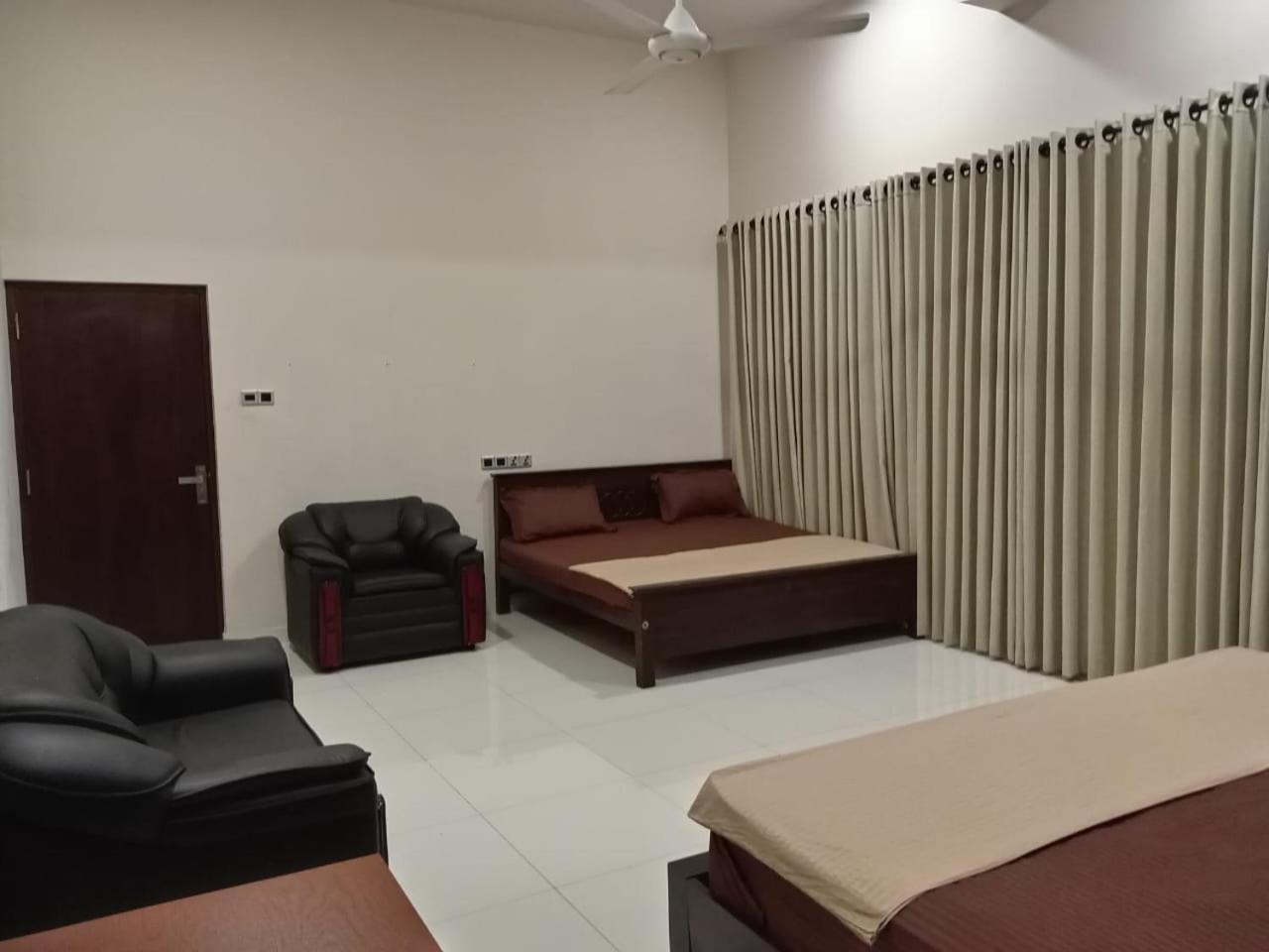 Thalangama Lakeview Lodge Battaramulla Bagian luar foto