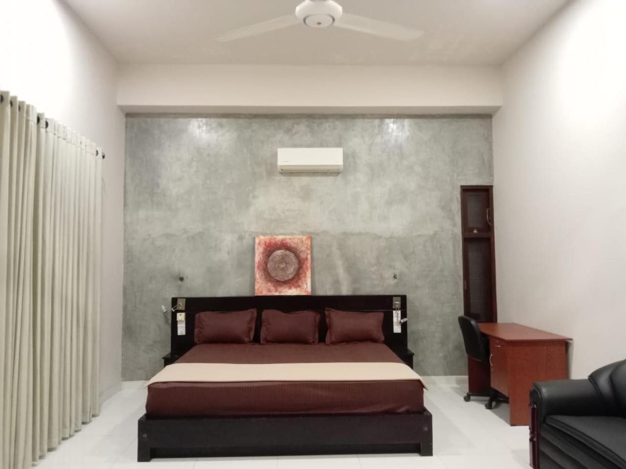 Thalangama Lakeview Lodge Battaramulla Bagian luar foto
