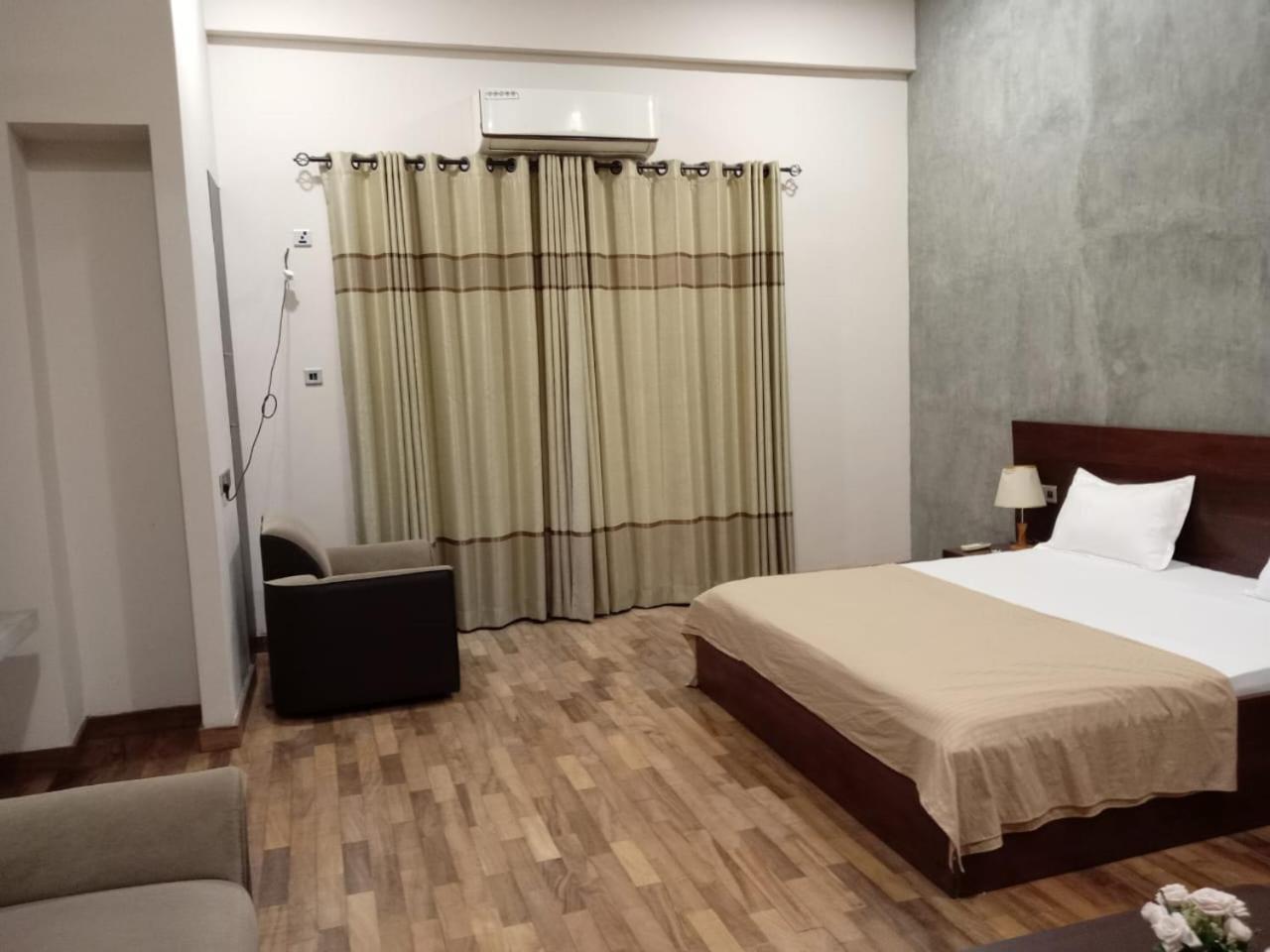 Thalangama Lakeview Lodge Battaramulla Bagian luar foto