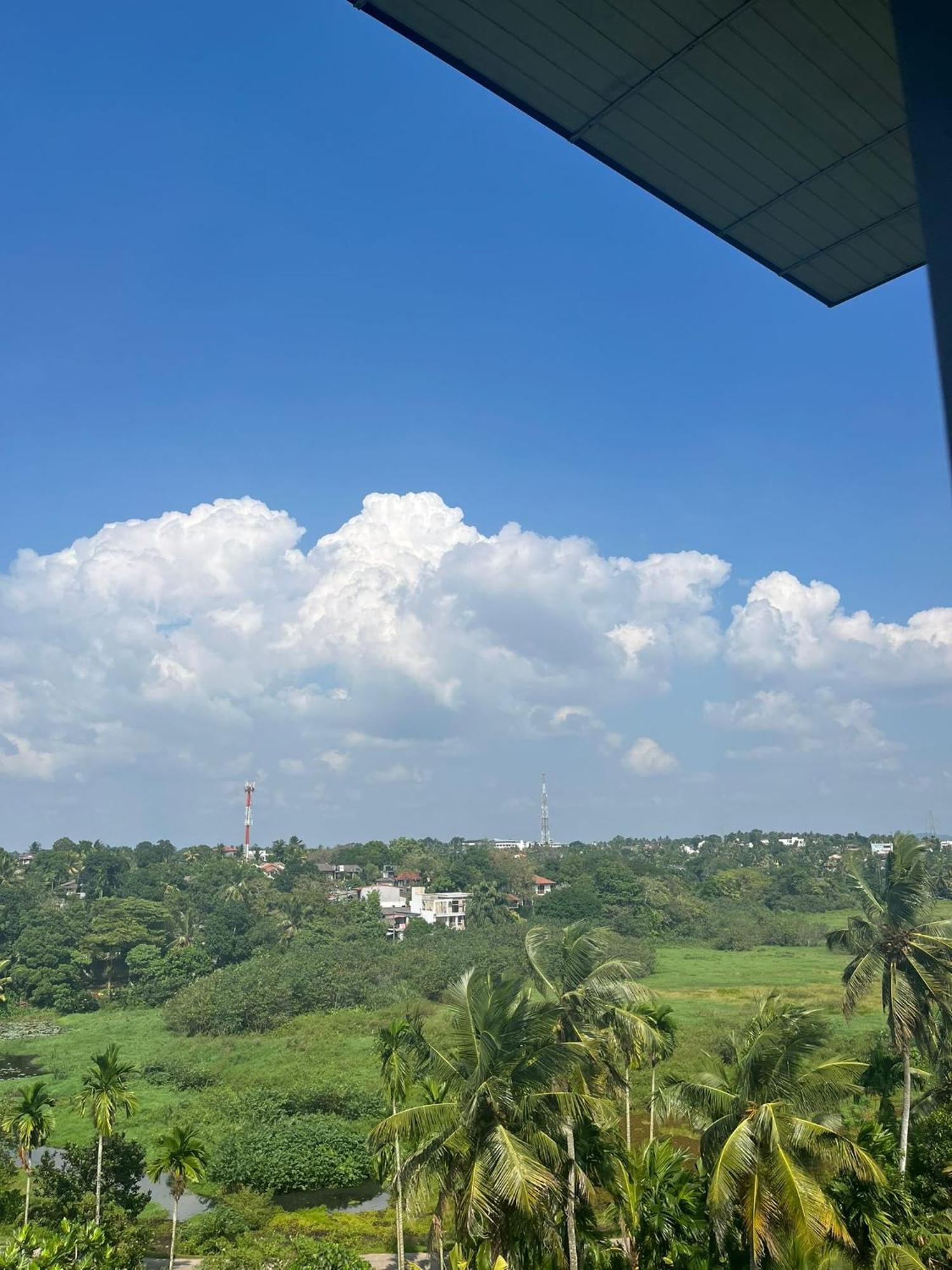 Thalangama Lakeview Lodge Battaramulla Bagian luar foto