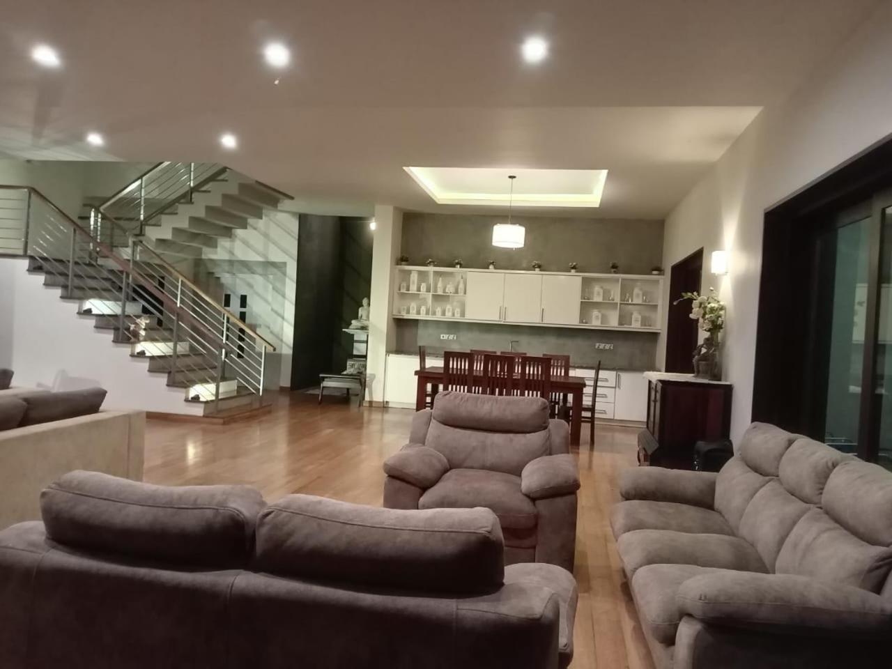 Thalangama Lakeview Lodge Battaramulla Bagian luar foto