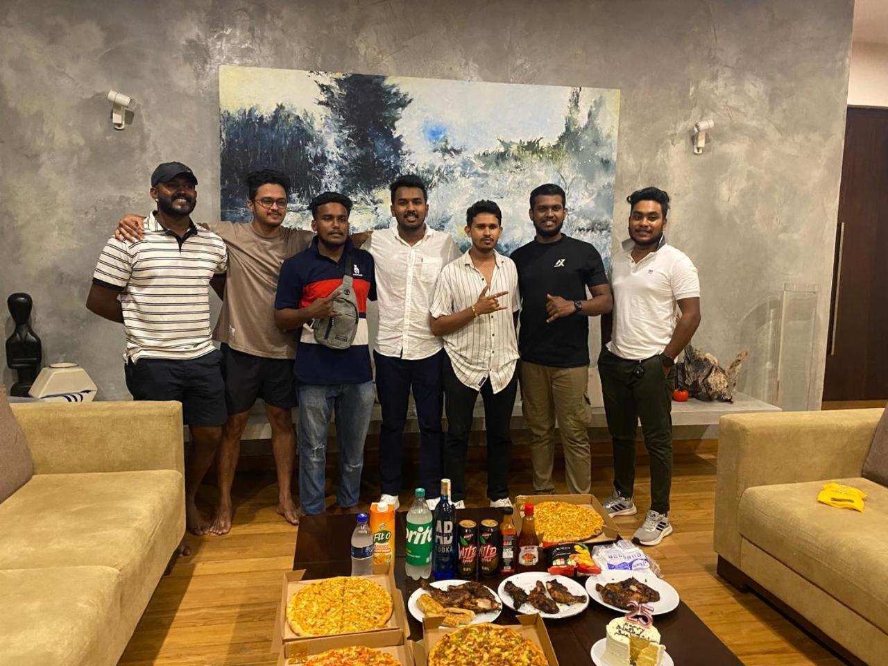 Thalangama Lakeview Lodge Battaramulla Bagian luar foto
