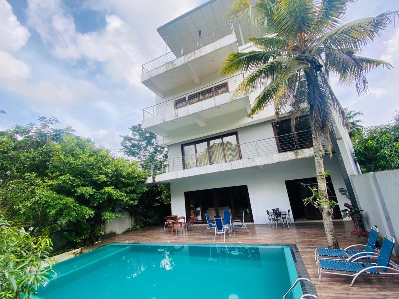 Thalangama Lakeview Lodge Battaramulla Bagian luar foto